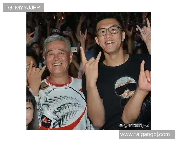 哪个足球明星的幽默风格与赵本山相似引发了球迷的热议和讨论